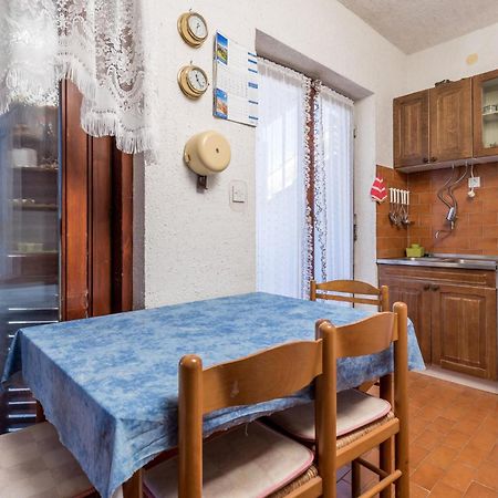 2 Bedroom Nice Apartment In Jablanac Exterior foto