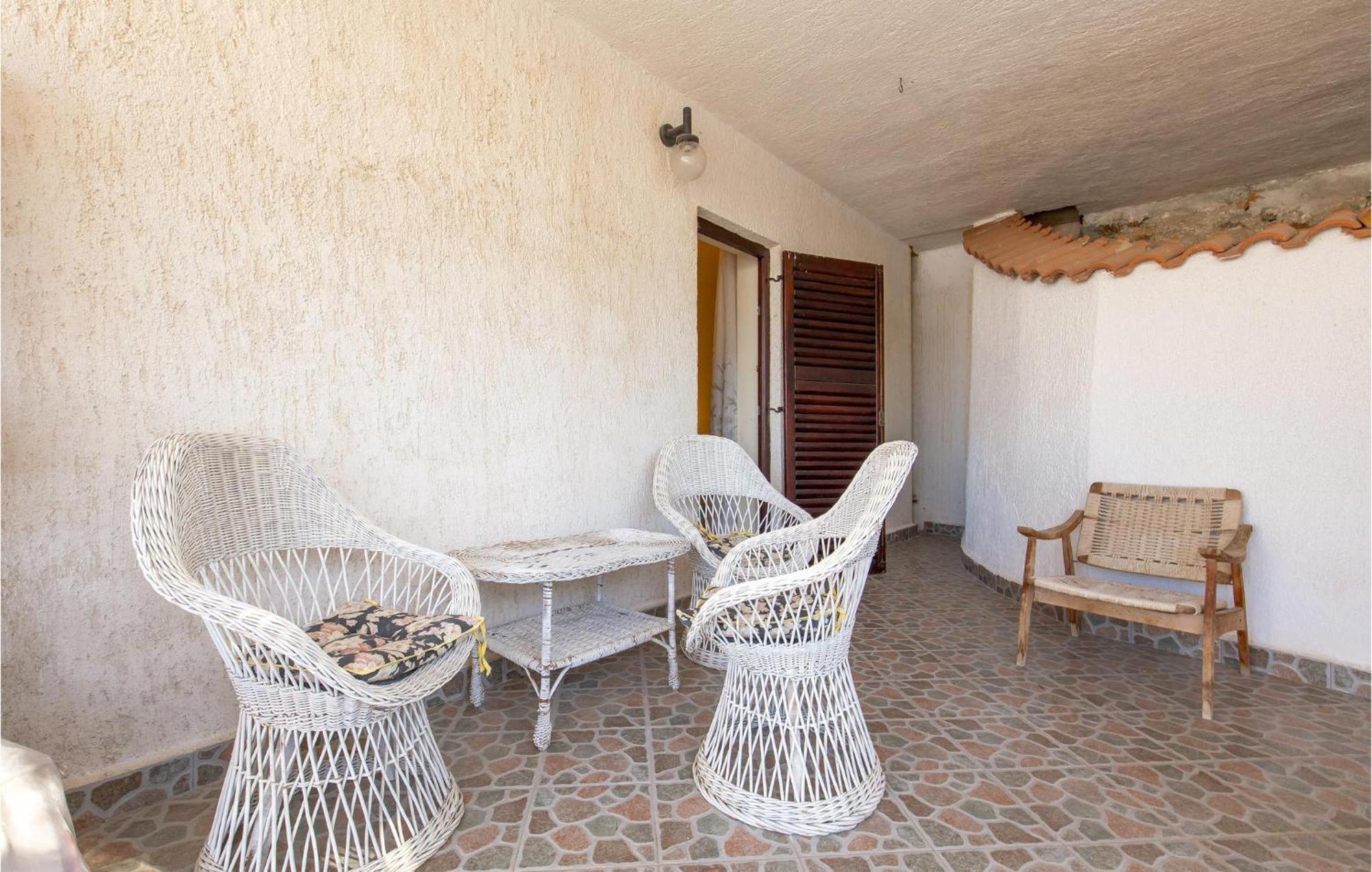 2 Bedroom Nice Apartment In Jablanac Exterior foto
